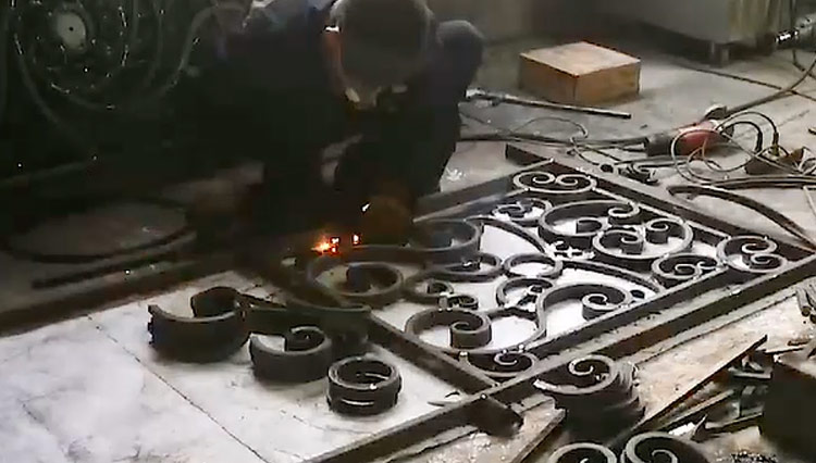 GLADMAN IRON DOORS | The production process - Welding